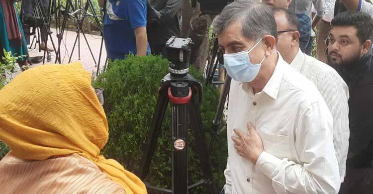 এইচএসসি পরীক্ষার কেন্দ্র পরিদর্শনে শিক্ষা উপদেষ্টা